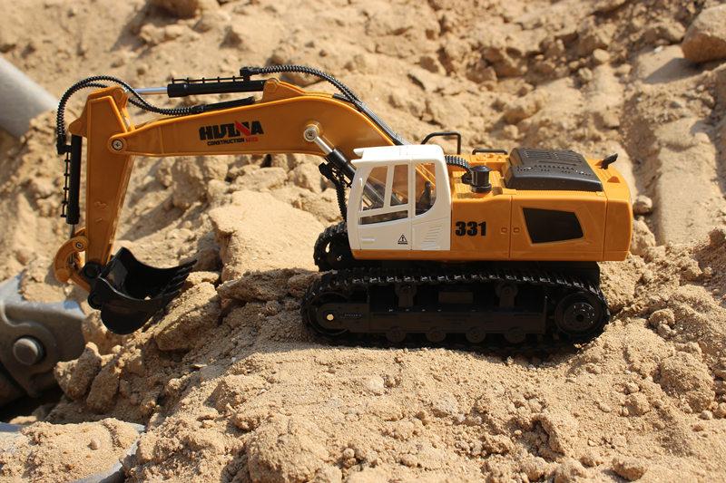 Huina 1331 RC excavator 5