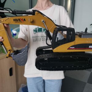 RC Huina 580 Hydraulic Excavator  1